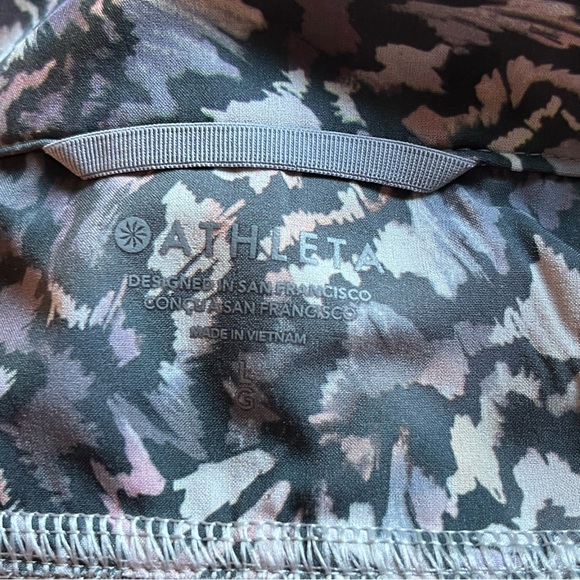 Athleta Run With It Jacket lightweight full zip, pockets mesh lining large - Picture 9 of 10